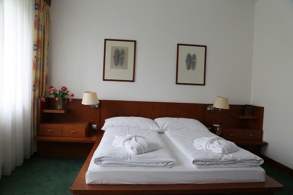 Hotel Popelka Prague Exterior photo
