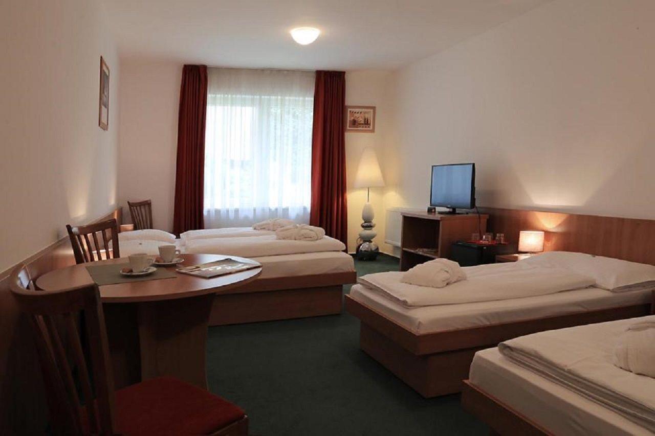 Hotel Popelka Prague Exterior photo