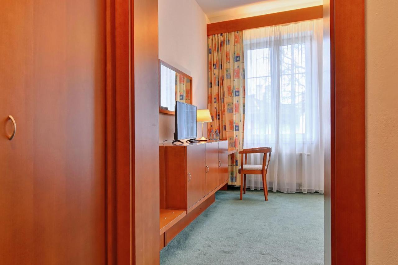 Hotel Popelka Prague Exterior photo